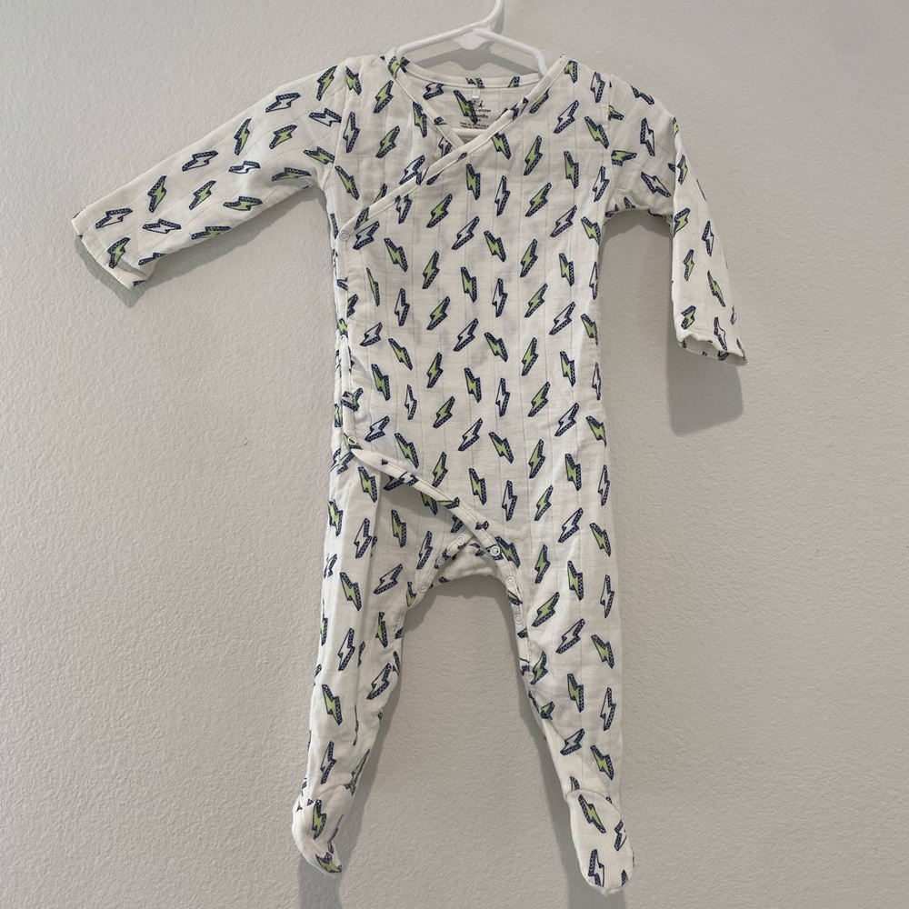 Baby bodysuit